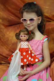 Cleopatra stratan (born 2003), daughter of romanian singer, pavel stratan, is one of the youngest people la vârsta de trei ani (at the age of 3) was a double platinum disk in the summer of 2006. Cleopatra Stratan Free2music