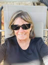 Hello ladies, I'm a dull Canadian woman currently living in Toronto. I've  lived here for nearly 40 years now; the past 24 years in the same boring  townhouse. I'm self employed, which