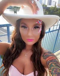 Constance Yates's Instagram, Twitter & Facebook