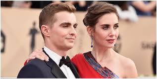 Known for his breakthrough starring role on freaks and geeks (1999), james franco was born april 19, 1978 in palo alto, california, to betsy franco, a writer. Por Que Alison Brie Y Dave Franco Son El Uno Para El Otro Photo 1