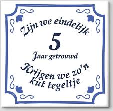 Bol Com Huwelijk Cadeau Zijn We Eindelijk 5 Jaar Getrouwd Krijgen We Zo N Kut Tegeltje