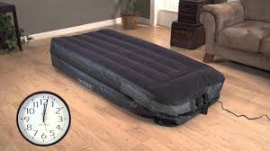 The intex, indoor mattresses, come in queen and twin sizes (with a few models available in full), and all come with internal air pumps and duffel bags for intex has done the work to build a strong, comfortable unit. Intex Twin Air Bed Mattress With Built In Electric Pump Youtube