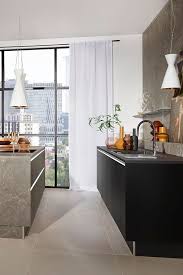 Schwarze Kuche Mit Kucheninsel In Marmor Optik Black Kitchen With Kitchen Island In Marble Look In 2020 Nolte Kuche Kuche Mit Insel Kuche