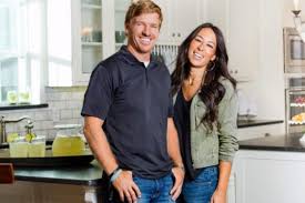 Joanna gaines/facebook on a visit to joanna's father's firestone auto shop, chip noticed a photo of joanna manning the register on the wall. Joanna Gaines Bio Age Divorce Net Worth Ethnicity And Nationality Celebily