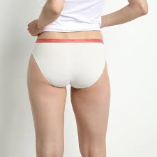 C'est le moment ou jamais de prendre ce superbe lot de 3 slips pour femme ! Slip Femme Dim