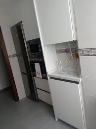 Los muebles de cocina tienen unas medidas bastante estándar, aunque también ofrecen una enorme variedad de módulos para realizar todo tipo de composiciones. Muebles Sanchez Cocina Formica Blanca Con Formica Madera Facebook
