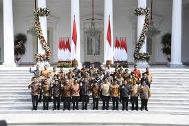Urutan kedua menkominfo johnny g plate namun, aisah melihat presiden jokowi tidak akan langsung mereshuffle hanya karena satu kasus. Tiga Kementerian Baru Dalam Kabinet Jokowi Periode Kedua Nasional Katadata Co Id
