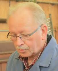 Verlassene Jungvögel werden von Anna Maria Riehl aufgepäppelt und für das  spätere Leben in Freiheit vorbereitet