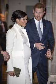 Meghan Markle S Latest Look Brings A Whole New Meaning To The Phrase Maternity Chic Prince Harry And Meghan Meghan Markle Photos Meghan Markle Latest