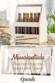 ✓ ►jetzt entdecken auf geschenkidee.at! Was Gibt Es Schoneres Als Ein Kuhles Bier Zum Feierabend Unser Personalisierter Biertrager Mannerhandta Mannerhandtasche Diy Geschenke Mann Lustige Geschenke