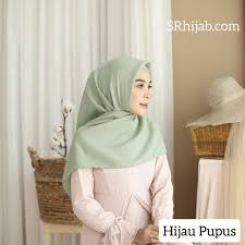 Temukan koleksi kerudung terbaru modern hanya di zalora indonesia. Bella Square Ter Best Seller Di Srhijab Com Price Harga Ecer 15 900 Harga Grosir 14 500 Size Model Pakaian Muslim Model Pakaian Kerudung