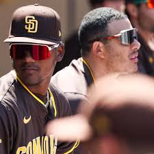 Fast track: What Ethan Salas, Leo De Vries can learn inside Padres'  clubhouse