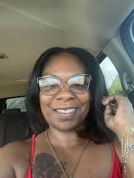 Loooking to plz a wife single male Oklahoma