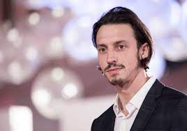 En même temps que son quatrième single, tout oublier, en duo avec son frère roméo elvis, l'album sort le 5 octobre 2018 21. Romeo Elvis Revient Sur Les Accusations D Agressions Sexuelles Elle