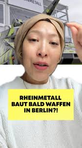 Ey, erinnert ihr euch noch an diese Fr¡edensstatue in Berlin Moabit, ihr  wisst schon, Ari? Es wurden Unterschriften gesammelt, Leute sind auf die  Straße gegangen dies das, damit sie stehen bleiben kann,