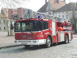 Mercedes Benz Feuerwehr In 2020 Feuerwehr Fahrzeuge Feuerwehr Feuerwehrauto