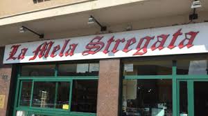 Banco di sicilia spa tegevusala on pangad,. Piazza Carducci Dopo 40 Anni Chiude La Mela Stregata Al Suo Posto Una Gastronomia Siciliana