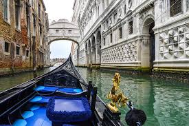 3.2 kanalseitige fassaden venedigs stehen auf pfählen; Venedig Ist Die Ganze Stadt Auf Pfahlen Gebaut Passenger On Earth