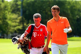 On this page injuries as well as suspensions. Mohamad On Twitter Thomas Muller S Dad Wearing His Son S Champions League Final Jersey While Playing Golf Muller Bayern Http T Co Szdt2ugylc
