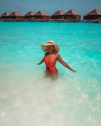Many famous men have dated amanda seyfried, and this list will give you more details about these lucky dudes. Maldives Travel Diary Amanda Du Pont Is Proof That A Bikini A Day Is Always A Good Idea Bn Style