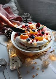 Pavlova Vegetalienne Aux Fruits D Hiver Vegan Pavlova With Winter Fruits Barbarafrenchvegan Recette En 2020 Pavlova Fruit Hiver Alimentation