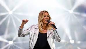 Maskierte männer sollen auf ihr grundstück am ammersee vorgedrungen sein. Bayern Helene Fischer Geplatzte Villa Traume Am Ammersee News At