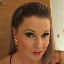 Leah Renwick's Instagram, Twitter & Facebook