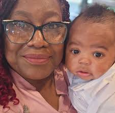 Southern Strawberry Punch Bowl Cake 1 yellow cake mix 1 (6 oz.) pkg.  instant vanilla pudding 1 lg. can crushed pineapple, drained 2 (10 oz.)  pkgs. frozen strawberries 2 bananas 1 (16