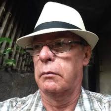 La comunidad universitaria de la @UOCuba lamenta el fallecimiento del MS.c Daniel  Arencibia Ávila. Dicho profesor, ocupó varias responsabilidades de  dirección en la otrora Universidad de Ciencias Pedagógicas "Frank País  García" y