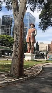 Em 2016, a estátua de borba gato foi atacada com um banho de tintaimagem: Estatua Foto De Monumento De Borba Gato Sao Paulo Tripadvisor