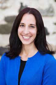 Join us in wishing Dr. Londa a very happy birthday today! Dr. Londa, you  are an amazing doctor and a beautiful person, inside and out. We hope your  day is full of