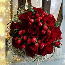 Passionfioeri vi offre un bellissimo mazzo di 10 splendide rose rosse. Rose Bouquet Di Rose Rosse