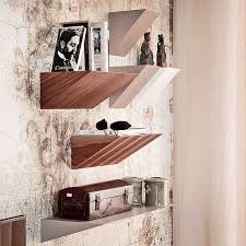 Créez une étagère murale design, unique, durable et bien à vous avec nos accroches murales bracket ou choisissez l'étagère qui vous correspond le mieux , en bois ancien, en chêne massif ou en plastique optez maintenant pour une étagère murale originale et entièrement personnalisable ! L Etagere Murale Design Le Top 8 Des Modeles Accrocheurs