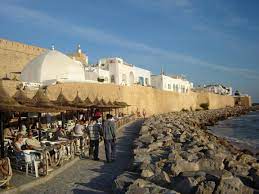 الحمامات هي مدينة تونسية تقع على البحر الأبيض المتوسط في الشمال الشرقي للجمهورية التونسية. Hammamet Wikipedia