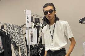 Shop our amazing collection of saint laurent handbags at saks fifth avenue. Model Pria Indonesia Tembus Pasar Eropa Tampil Untuk Saint Laurent Uss Feed