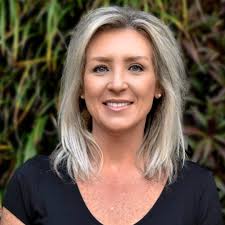 Polly Guthrie's Instagram, Twitter & Facebook