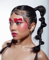 Aujourd'hui, Thomas Madrid, directeur du Campus de l'Esthétique et du Spa,  vous présente nos beaux et modernes locaux en plein cœur de Paris. Comme  vous avez pu l'entendre, nous avons encore beaucoup