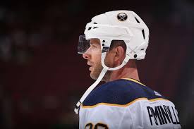 Mississauga, ontario, canada forward, shoots right 6 ' 3 (191 cm) | 216 lb (98 kg). Complete Hockey News On Twitter Buffalo Sabres Forward Jason Pominville Has Become The 3rd Player From The 2001 Nhl Entry Draft To Record His 700th Career Point Sabres 1 Jason Spezza