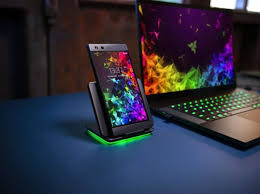 Un smartphone emblemático que tiene resistencia al agua*, compatibilidad con la carga inalámbrica, cámaras duales de 12 mp con . Razer Phone 2 Camera Update Enables 60fps Recording Ubergizmo