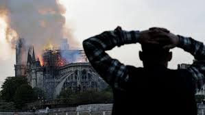 Sûrs de ton amour et forts de notre foi, seigneur nous te prions. Notre Dame De Paris Les Promesses De Dons S Elevent A 850 Millions D Euros Le Soir