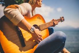 Testo accordi spartiti chitarra modena city ramblers bella ciao. 6 Canzoni Facili Da Suonare Con La Chitarra Mondo Chitarra
