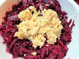 Atunci cel mai bine o faci acasa. Salata Proaspata De Sfecla Rosie Cu Hrean Si Chimen Galerie Foto 5