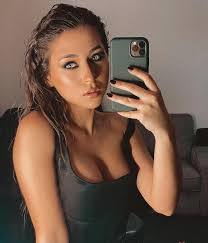 Am vazut ca si presedintele tarii, si premierul au cerut ca. Nicole Cherry Èi A Èocat Fanii Pe Instagram Vedeta Èi A FÄcut O Schimbare RadicalÄ De Look Foto Totul Despre Vedete Desprevedete Ro