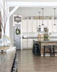 Check Out This Modern Farmhouse Kitchen Decor Idea With Farmhouse Signs Love It Homede Farmhouse Kitchen Decor Home Decor Kitchen Modern Farmhouse Kitchens