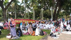 Koleksi terbaru mewarnai gambar monas kartun halaman mewarnai anak. Hal Menarik Dari Aksi 115 Di Lapangan Monas Jakarta Warta Kota