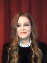 Lisa Pini's Instagram, Twitter & Facebook