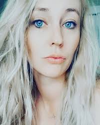 April Hewett's Instagram, Twitter & Facebook