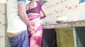 Desi maid ne bartan dhone ke bahane apane Malik ke sath chud gahi watch  online