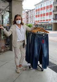 The rhythm is magic (in the style of marie claire d'ubaldo) backing track version — soundmachine. Monchengladbach Ordnunsgamt Verbietet Kleiderstander Vor Boutique