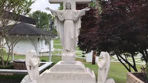Inside was the headstone of elvis presley's mother, gladys, which had been stored in the graceland archives along with 1.5 million other items since 1977. Elvis Gladys Presley Original Burial Forest Hills Mausoleum Memphis Part 1 Youtube